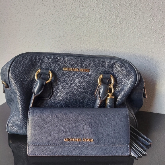 Michael Kors Wallet PRICE DROP ‼️ - Picture 3 of 3